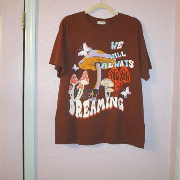 Magic MUSHROOMS Keep Dreaming Size XL T-SHIRT 2 Sided Graphic BUTTERFLY Boho - Picture 1 of 8